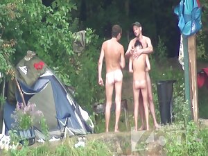 Les jeunes s'amusent ...