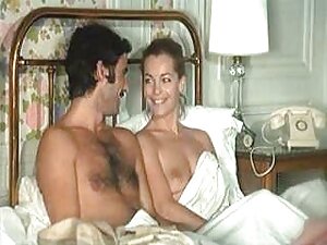 Son vagin répand le  ...