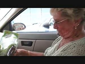 Plantureuse petite a ...