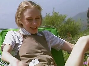 La blonde a attaché  ...