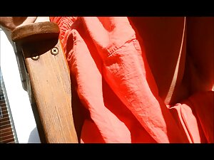 La main dans petit f ...